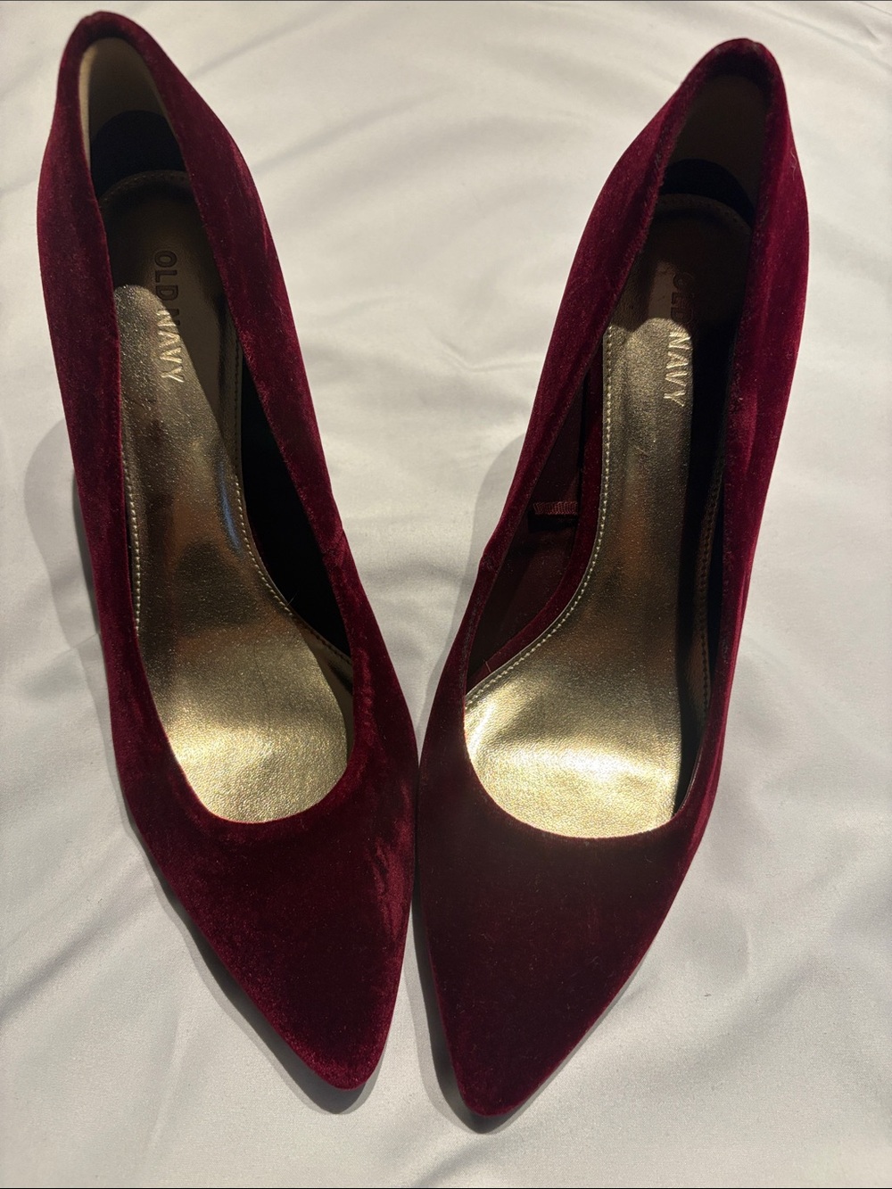 Old Navy Women's Deep Wine Velvet Pointed Heels